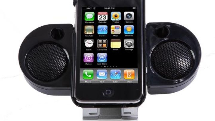 The Great Giz Xmas Giveaway Day 12: Livespeakr Portable iPhone Speaker