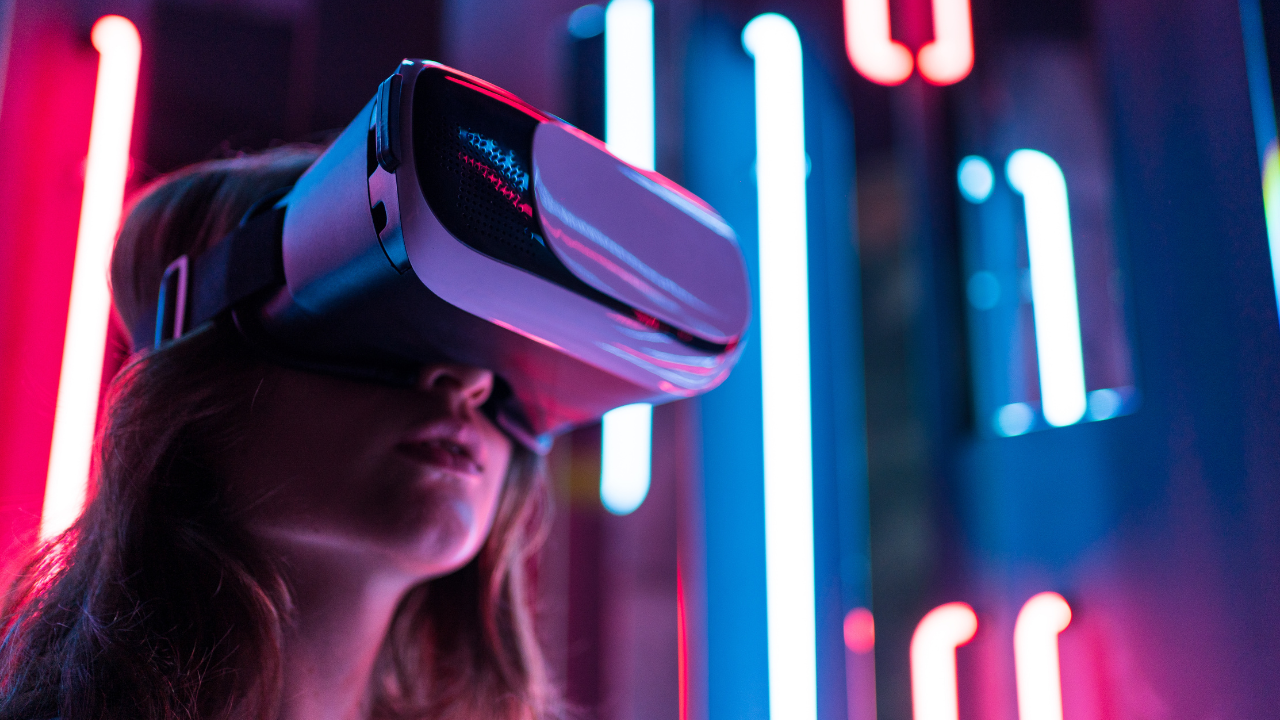 Hai appena comprato un visore VR?  Questa è una guida per iniziare