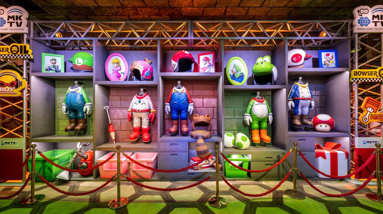 Time to suit up, and look at those cool little details like Luigi's vacuum. (Image: Hamilton Pytluk/Universal Studios Hollywood)