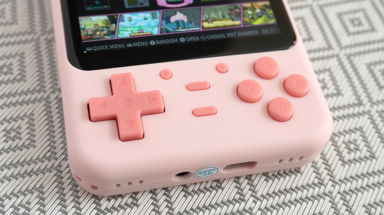 Although the GKD Mini Plus doesn't feature as premium a build quality as other handhelds, the controls still feel great. (Photo: Andrew Liszewski | Gizmodo)