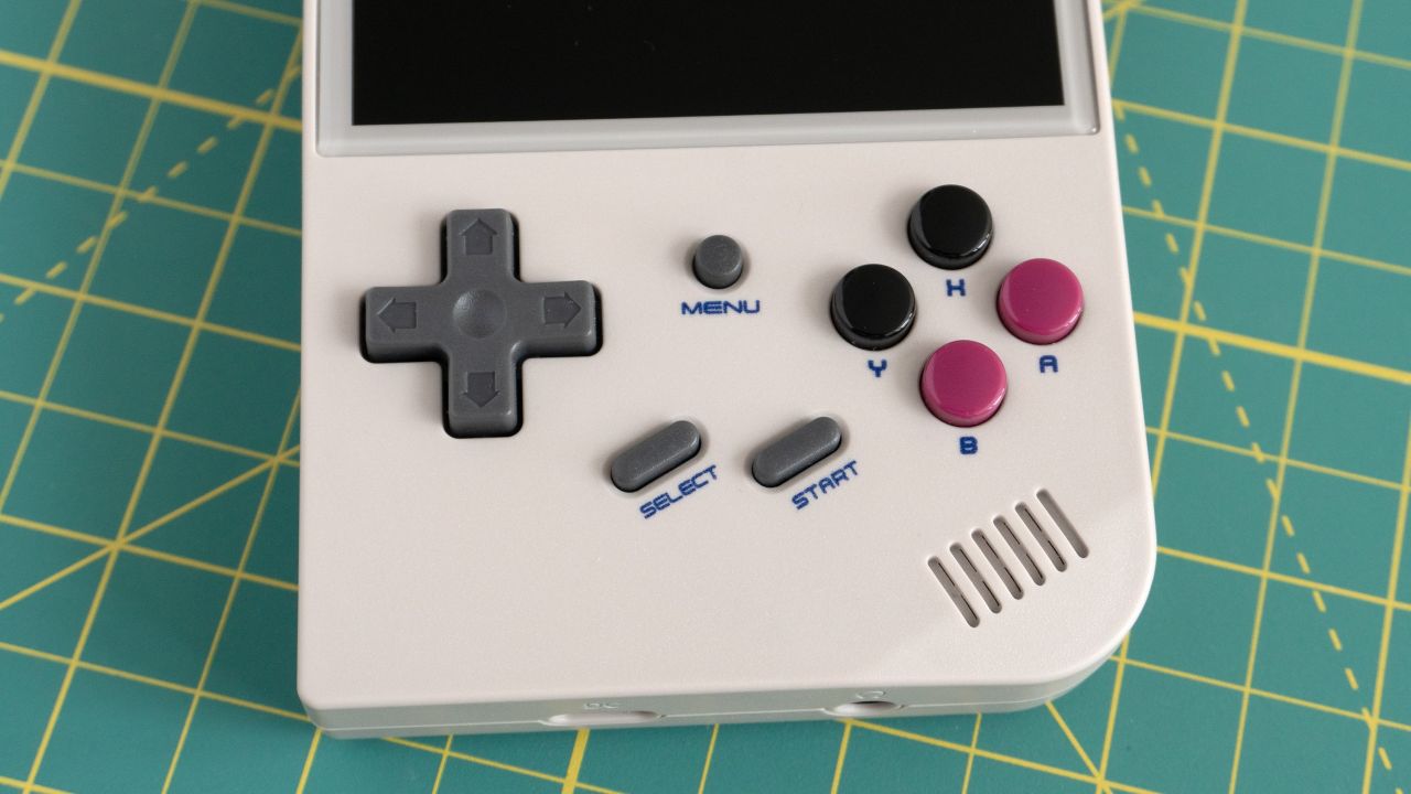 The Anbernic RG35XX's controls feel great, and recreate the layout used on the Game Boy and the Super Nintendo's gamepad. (Photo: Andrew Liszewski | Gizmodo)