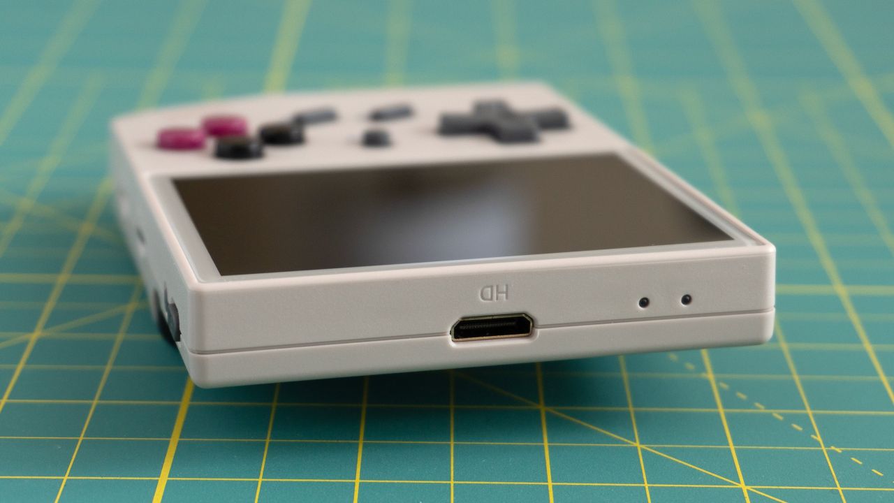 Anbernic managed to squeeze HDMI connectivity into the RG35XX so games can be played on a larger screen, but you'll need a Mini-HDMI adaptor. (Photo: Andrew Liszewski | Gizmodo)