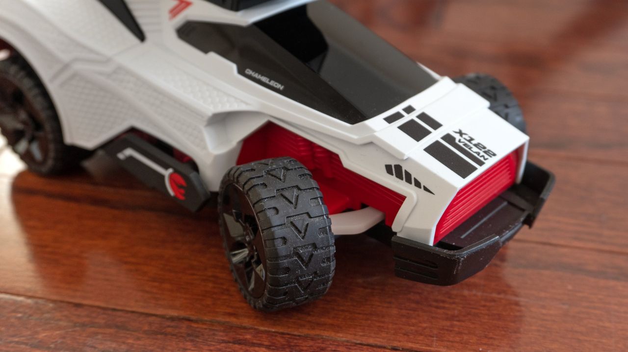 The Chameleon RC car features true proportional steering for improved control. (Photo: Andrew Liszewski | Gizmodo)